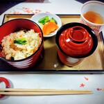 坐忘庵 - 御飯　（きのこ御飯）　香の物　味噌汁