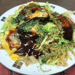 お好み焼 ちかちゃん - お好み焼き肉玉子入りそば（750円）ダブル（100円）