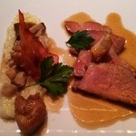 イベリコ豚のロースト　香ばしいニンニクの香りのジューソース
          季節の色々な茸とベーコンのリゾット添え（国産米）