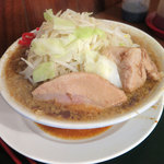 ジャンキーモンキーJr. - 「ラーメン 並 680円」野菜マシ、背脂普通、チャーシュー