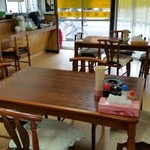 としちゃん食堂 - テーブル席