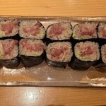 すしやのたい悟 - 大間天然本鮪中落ちのエシャトロ巻き・全員でシェア