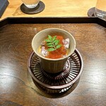御料理 ふじ田 - 先付：小樽産しゃこ百合根の茶碗蒸し、いくら
      
      