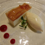 リュド コマンセ　ナチュール - 本日のデザート「リンゴのムースとバニラアイス」