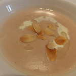 リュド コマンセ　ナチュール - スープ「紅紫のポタージュ ヘーゼルナッツとアーモンドの香り」