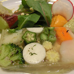 リュド コマンセ　ナチュール - オードブル「帆立と彩り野菜のテリーヌ」