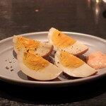 DEN - 自家製スモーク たまご