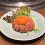 焼肉 静龍苑 - 半ユッケ