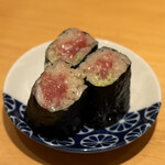 すしやのたい悟 - エシャロット巻き　取り分け