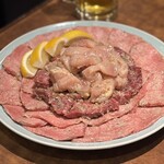 焼肉 静龍苑 - タン塩(4人前)
            ハラミ塩(2人前)
            ミノ塩(2人前)