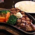 ビーフステーキ(ライス付き) 1500円。