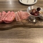 Itarianbar THE ATTACHMENT - 