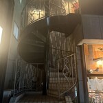 臥薪 - らせん階段から入ります