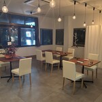 Three. - 店内写真