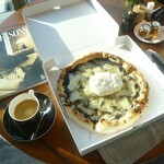 フォーシーズンズホテル - ピッツァ（ルームサービス）