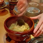 六本木 大皿焼肉 老中 - 板前さんが、よそってくれました♪