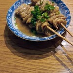 焼鳥酒場 本田商店 津田沼本店 - 鶏皮串煮込み