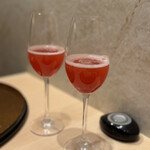 新宿 うしみつ - 季節のフルーツスパークリングワイン