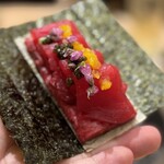 新宿 うしみつ - 和牛と本鮪のユッケドッグ