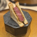 新宿 うしみつ - 厳選ヒレ肉のブリオッシュカツサンド