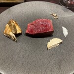 イル アオヤマ - 北海道根室の蝦夷鹿、白トリュフ、ポルチーニ添え