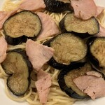 タント - ベーコンとなすのスパゲティ。