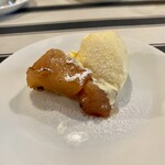 ハマのフレンチ - アップルパイはトロトロ食感　アイスとの相性が凄かった