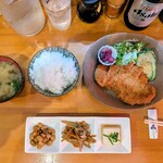 はな花 - トンカツ定食 800円