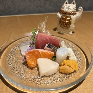 鮮度の良さ際立つお刺身と、自由な発想が生み出すオリジナル料理