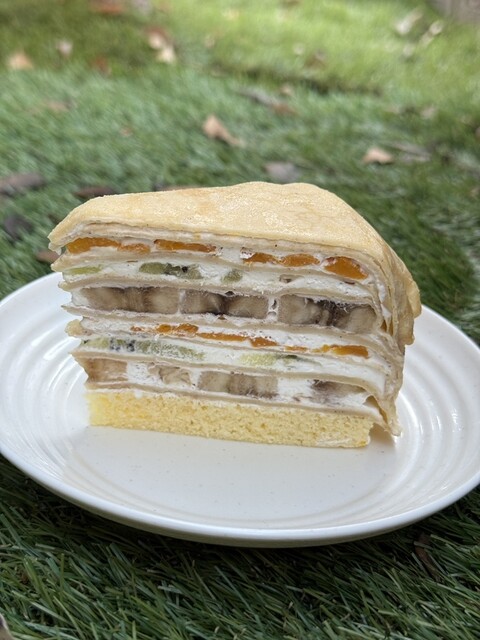 フレンチの名店が手がける、軽やかで上品な“フルーツミルクレープ”』by