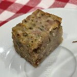 L’Auberge Aveyronnaise - 料理写真:突き出しはケークサレ