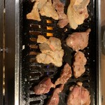 黒毛和牛×焼肉食べ放題 牛丸 - 