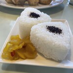 餃子会館 - おにぎり150円