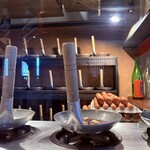 比内地鶏 ほっこりや - 綺麗に並べられた親子鍋