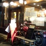 kushikatsudokorokushimaru - 入口のバイクが目印です