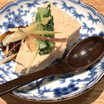 土佐みょうじん - フォアグラ豆腐…だったかな？白いイクラがアクセント。これもめっちゃうまかった〜！