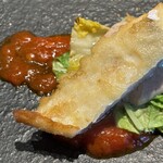 RISTORANTE IL NODO - Fritto さかな人長谷川さんの神経〆ウスバハギ　肝、藁焼きたした白菜