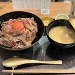 和牛専門 牛めし 前田優 - 