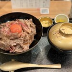 和牛専門 牛めし 前田優 - 