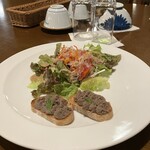 고세 온센 호텔 - 彩り海藻サラダと八ヶ岳鹿すじ肉のリェット。サラダ、とてもおいしい。レバー的なリェット、好きです