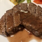 小瀬温泉ホテル - 牛フィレ肉ステーキ。お肉が柔らかくて、おいしかったです