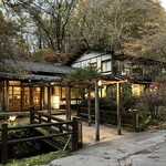 고세 온센 호텔 - 暖かな光の中に浮かぶ、小さくて静かなお宿