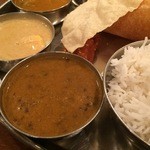 南インド料理ダクシン - ・本日のベジタリアンカレー様・ムッテ・コランブ（南インドの卵カレー）様を選択！！