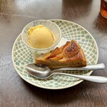 バルバルキッチンアメリ - 柿のタルト(¥400)