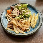 バルバルキッチンアメリ - 週替りランチ：牛切り落としの焼肉風
      　　　　　　　　　　＆ワカサギのフリット(¥900)
      