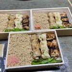 ももふく - 上の2点が、普通、下が大盛