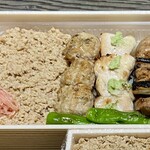 ももふく - ももふく鳥重、普通は、中にプラスチックの容器に入ってます^_^