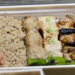 ももふく - ももふく鳥重、普通は、プラスチックの容器に入ってます^_^