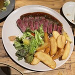 馬ール PERO - 本日の馬肉のレアステーキ～自家製ソースで～