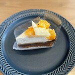 スタイルズケイクス＆カンパニー - ラ・フランスと柿とピスタチオのカスタードタルト